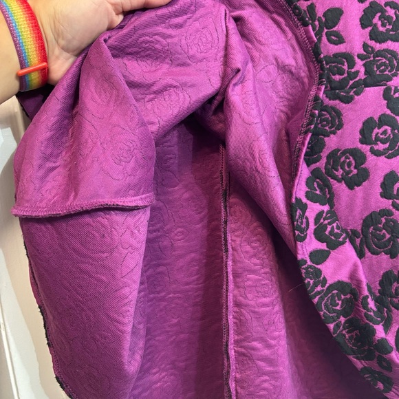 Torrid V-Neck Sleeveless Floral High Low Peplum Blouse Torrid Size 0, Purple EUC - Picture 10 of 15